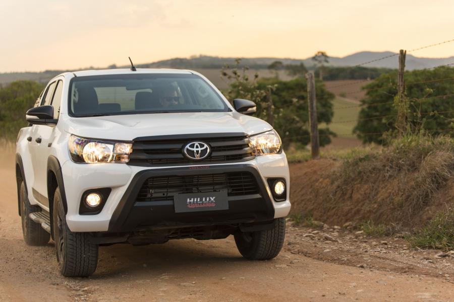  Toyota Hilux SR Challenge Double Cab 2017 года  (LA) (фото 24 из 31)